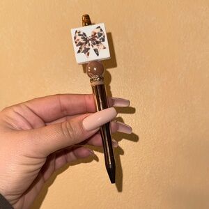 Chic Bow Accent Pen with Gold and Leopard Design